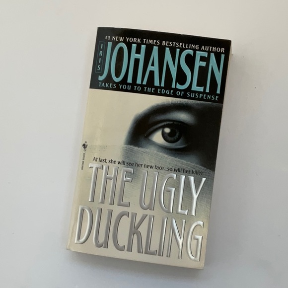 The Ugly Duckling - Iris Johansen - Fiction Book - Picture 1 of 1
